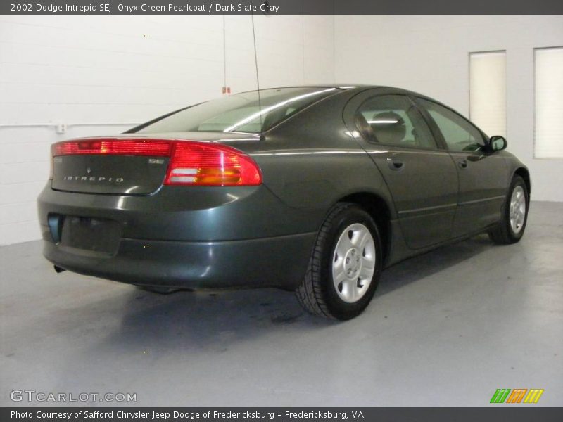 Onyx Green Pearlcoat / Dark Slate Gray 2002 Dodge Intrepid SE