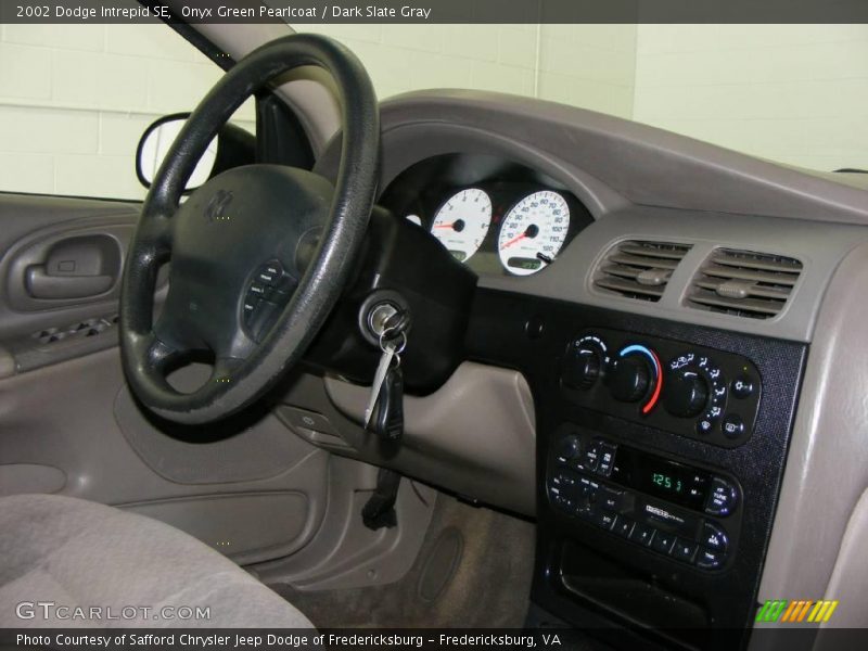 Onyx Green Pearlcoat / Dark Slate Gray 2002 Dodge Intrepid SE