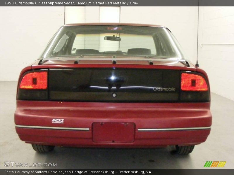 Medium Garnet Red Metallic / Gray 1990 Oldsmobile Cutlass Supreme Sedan