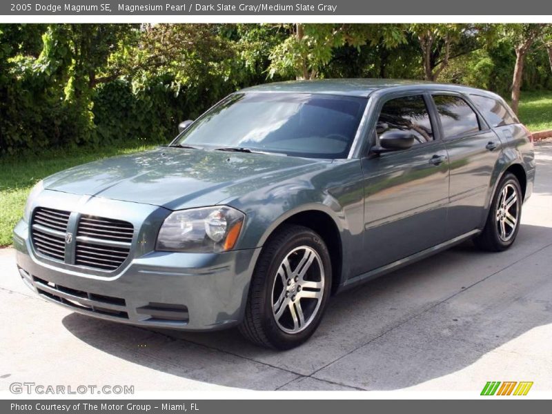 Magnesium Pearl / Dark Slate Gray/Medium Slate Gray 2005 Dodge Magnum SE