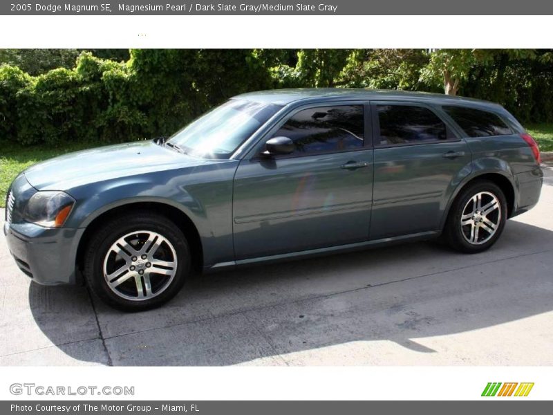 Magnesium Pearl / Dark Slate Gray/Medium Slate Gray 2005 Dodge Magnum SE