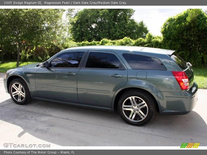 Magnesium Pearl / Dark Slate Gray/Medium Slate Gray 2005 Dodge Magnum SE