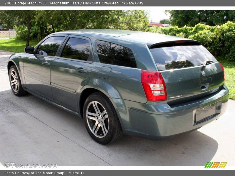 Magnesium Pearl / Dark Slate Gray/Medium Slate Gray 2005 Dodge Magnum SE