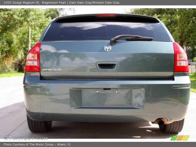 Magnesium Pearl / Dark Slate Gray/Medium Slate Gray 2005 Dodge Magnum SE