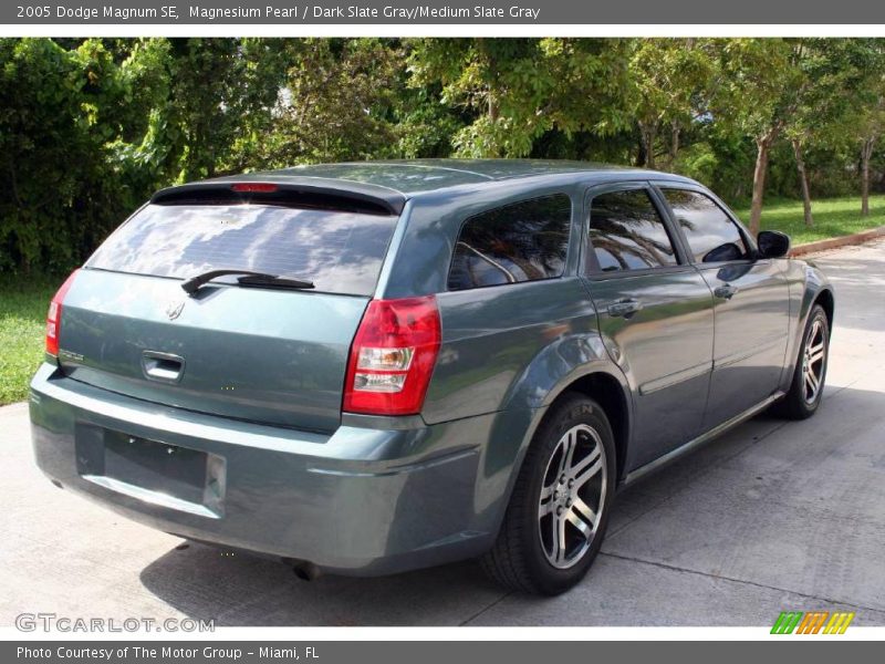 Magnesium Pearl / Dark Slate Gray/Medium Slate Gray 2005 Dodge Magnum SE