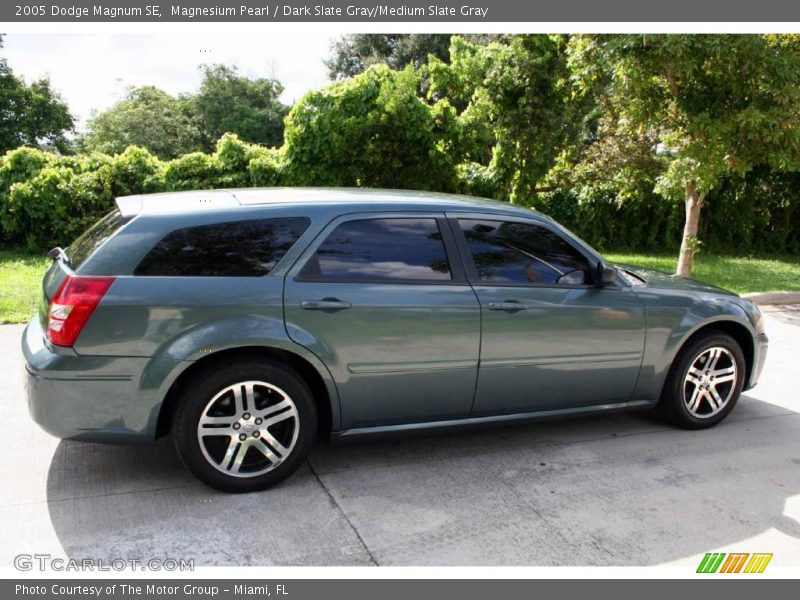 Magnesium Pearl / Dark Slate Gray/Medium Slate Gray 2005 Dodge Magnum SE