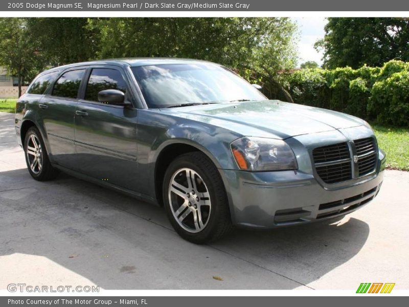 Magnesium Pearl / Dark Slate Gray/Medium Slate Gray 2005 Dodge Magnum SE