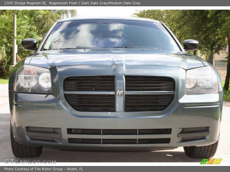 Magnesium Pearl / Dark Slate Gray/Medium Slate Gray 2005 Dodge Magnum SE