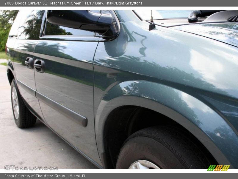 Magnesium Green Pearl / Dark Khaki/Light Graystone 2005 Dodge Caravan SE