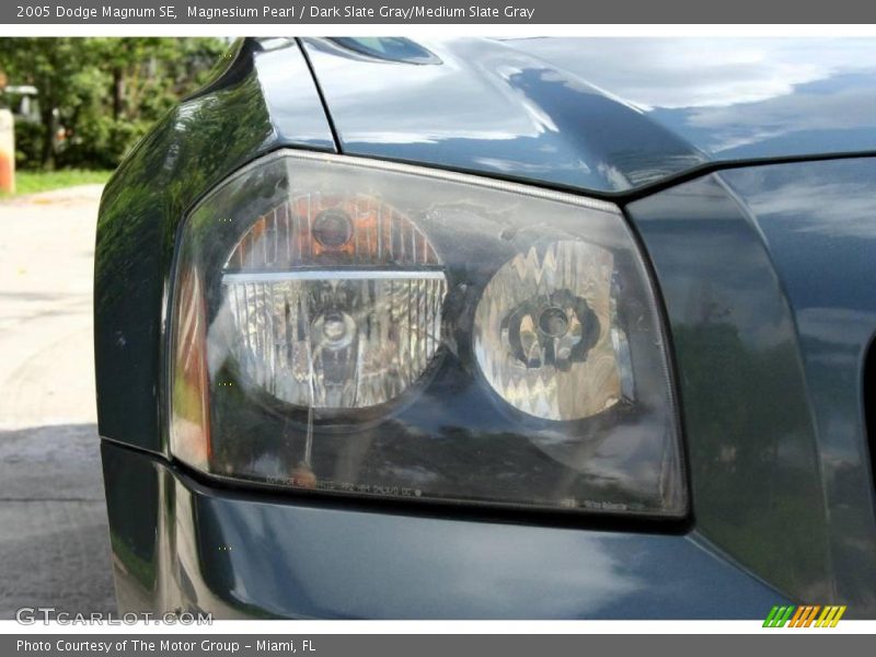Magnesium Pearl / Dark Slate Gray/Medium Slate Gray 2005 Dodge Magnum SE