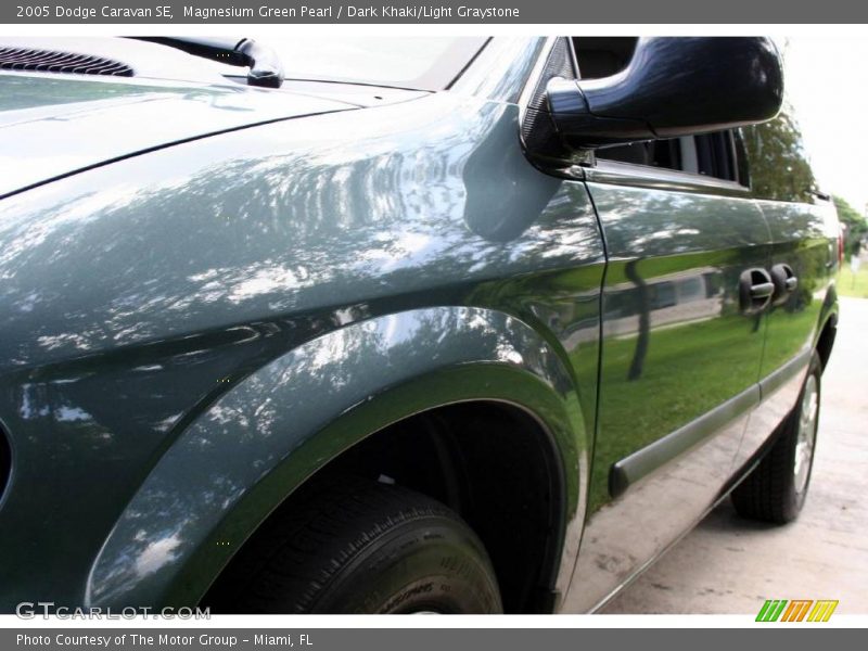 Magnesium Green Pearl / Dark Khaki/Light Graystone 2005 Dodge Caravan SE