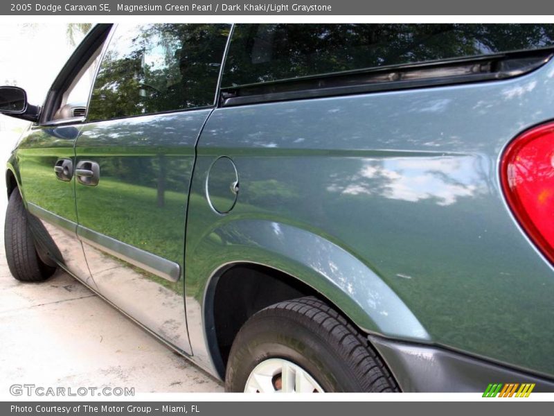 Magnesium Green Pearl / Dark Khaki/Light Graystone 2005 Dodge Caravan SE