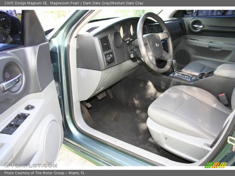 Magnesium Pearl / Dark Slate Gray/Medium Slate Gray 2005 Dodge Magnum SE