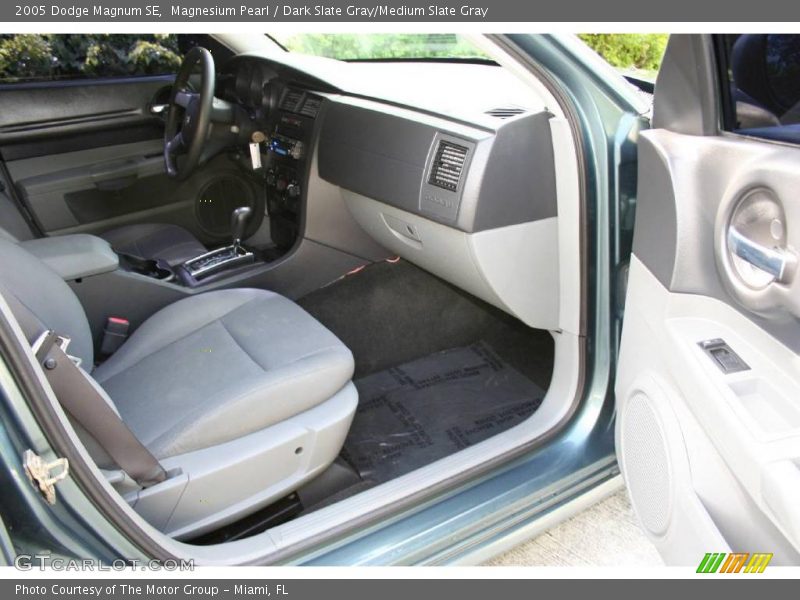 Magnesium Pearl / Dark Slate Gray/Medium Slate Gray 2005 Dodge Magnum SE