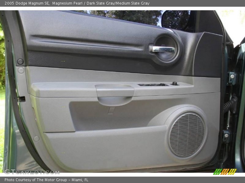 Magnesium Pearl / Dark Slate Gray/Medium Slate Gray 2005 Dodge Magnum SE
