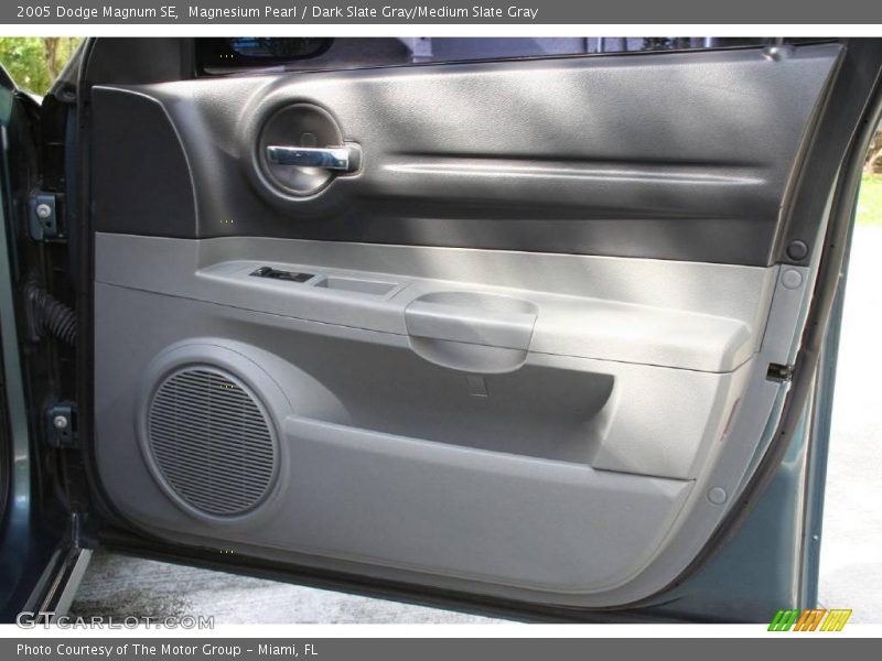 Magnesium Pearl / Dark Slate Gray/Medium Slate Gray 2005 Dodge Magnum SE
