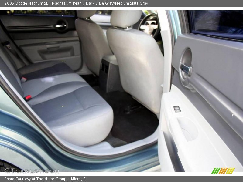 Magnesium Pearl / Dark Slate Gray/Medium Slate Gray 2005 Dodge Magnum SE