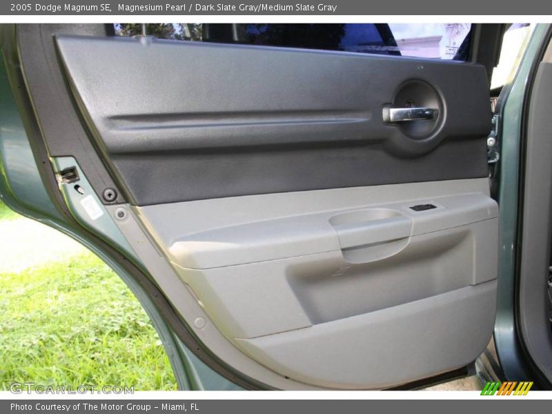 Magnesium Pearl / Dark Slate Gray/Medium Slate Gray 2005 Dodge Magnum SE
