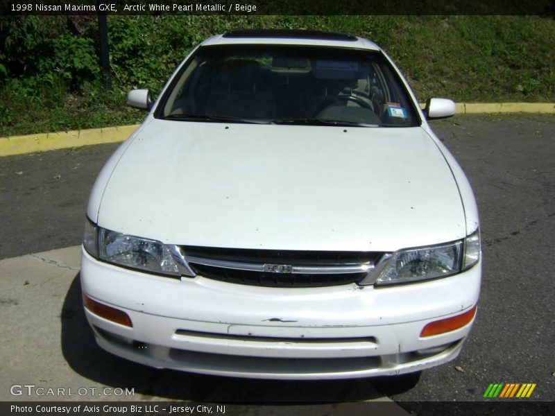 Arctic White Pearl Metallic / Beige 1998 Nissan Maxima GXE