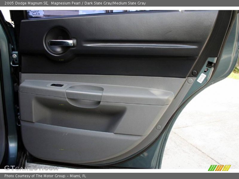Magnesium Pearl / Dark Slate Gray/Medium Slate Gray 2005 Dodge Magnum SE