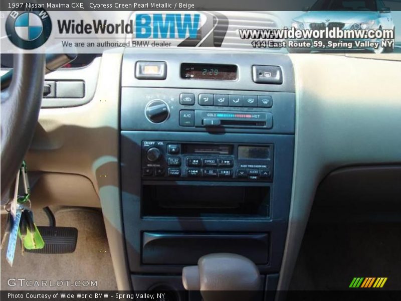 Cypress Green Pearl Metallic / Beige 1997 Nissan Maxima GXE