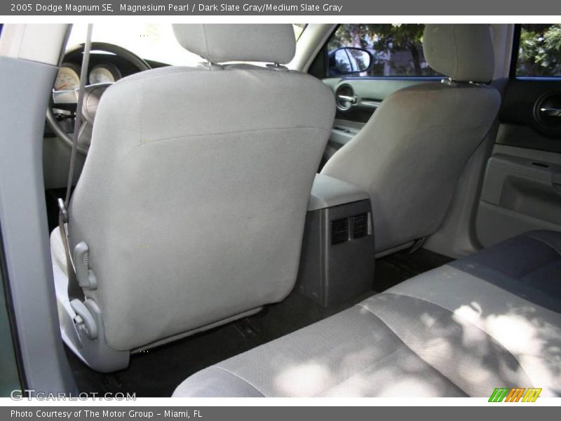 Magnesium Pearl / Dark Slate Gray/Medium Slate Gray 2005 Dodge Magnum SE