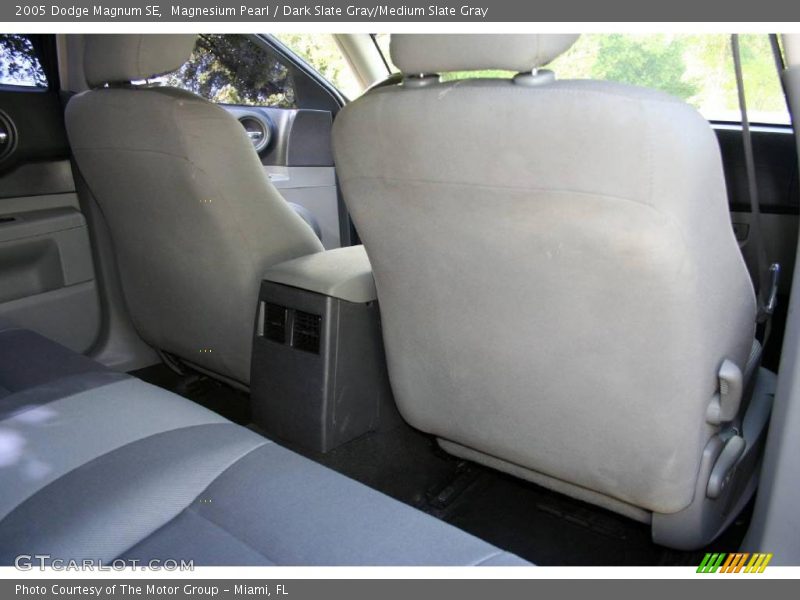 Magnesium Pearl / Dark Slate Gray/Medium Slate Gray 2005 Dodge Magnum SE