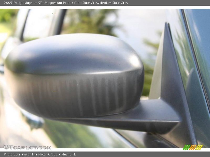 Magnesium Pearl / Dark Slate Gray/Medium Slate Gray 2005 Dodge Magnum SE