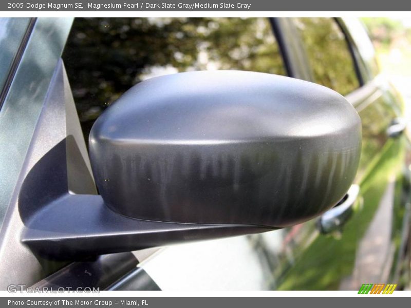 Magnesium Pearl / Dark Slate Gray/Medium Slate Gray 2005 Dodge Magnum SE