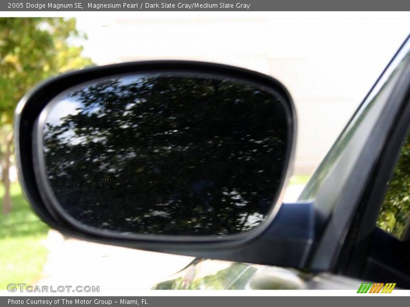 Magnesium Pearl / Dark Slate Gray/Medium Slate Gray 2005 Dodge Magnum SE