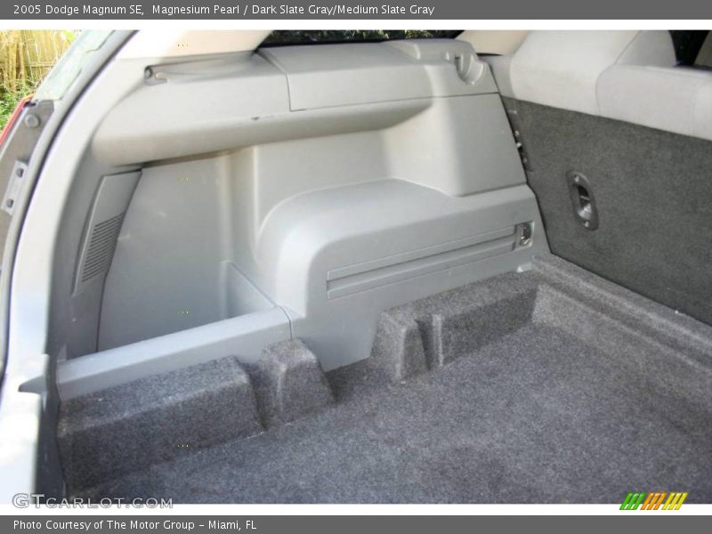 Magnesium Pearl / Dark Slate Gray/Medium Slate Gray 2005 Dodge Magnum SE