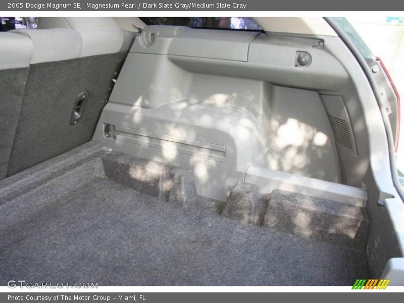 Magnesium Pearl / Dark Slate Gray/Medium Slate Gray 2005 Dodge Magnum SE