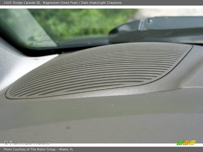 Magnesium Green Pearl / Dark Khaki/Light Graystone 2005 Dodge Caravan SE