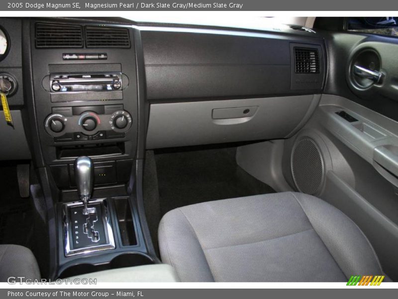 Magnesium Pearl / Dark Slate Gray/Medium Slate Gray 2005 Dodge Magnum SE