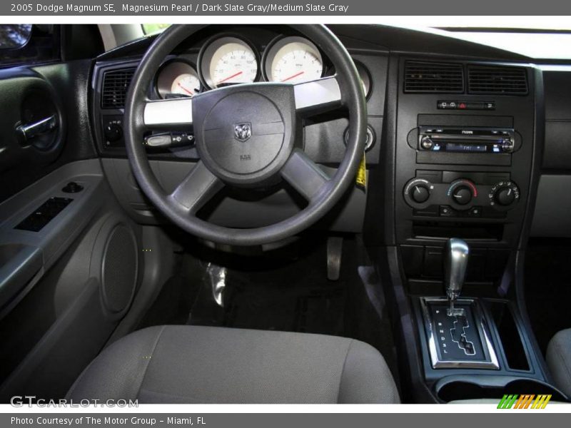 Magnesium Pearl / Dark Slate Gray/Medium Slate Gray 2005 Dodge Magnum SE