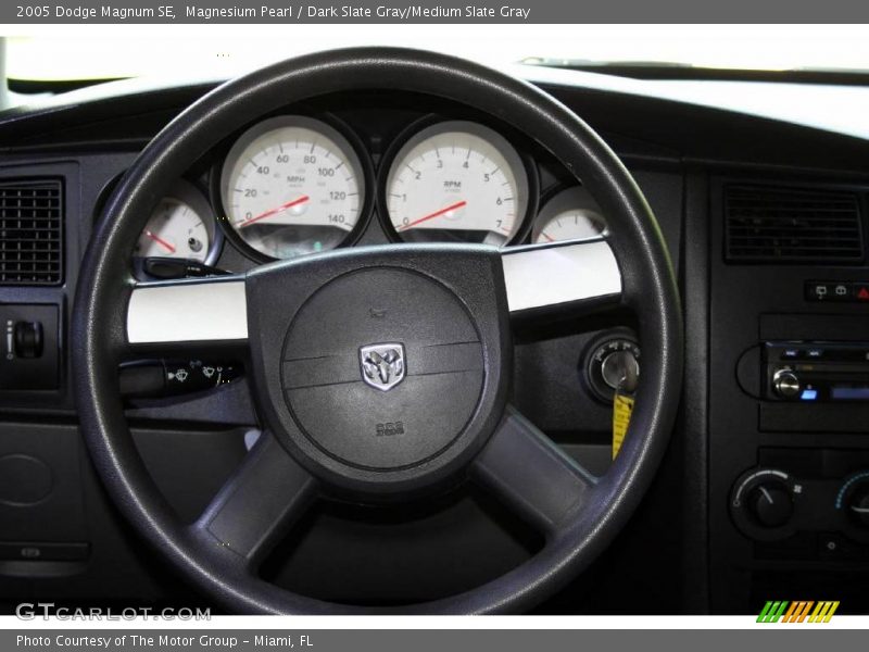 Magnesium Pearl / Dark Slate Gray/Medium Slate Gray 2005 Dodge Magnum SE