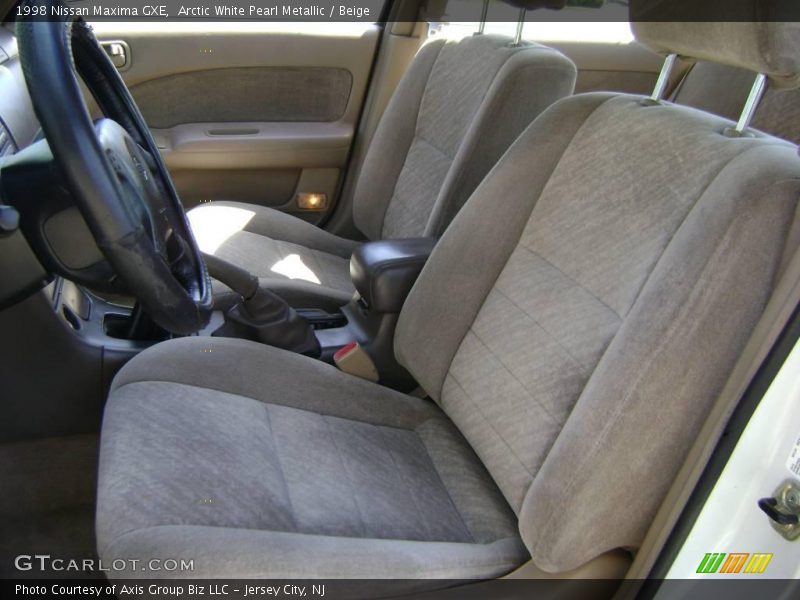 Arctic White Pearl Metallic / Beige 1998 Nissan Maxima GXE