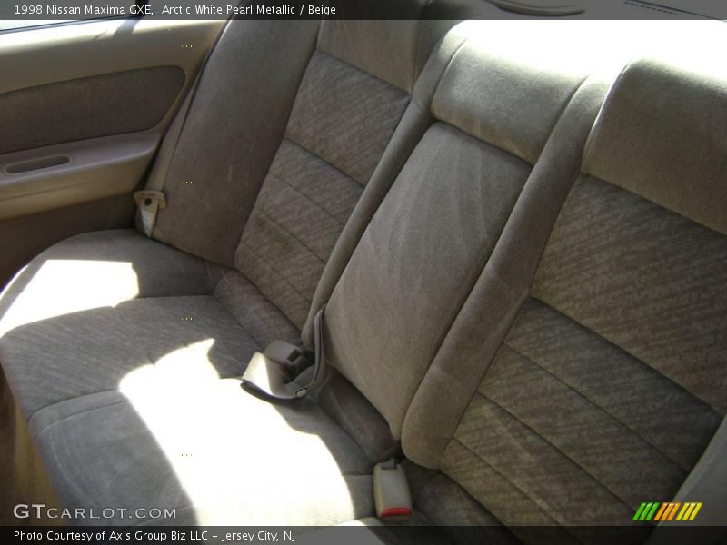 Arctic White Pearl Metallic / Beige 1998 Nissan Maxima GXE