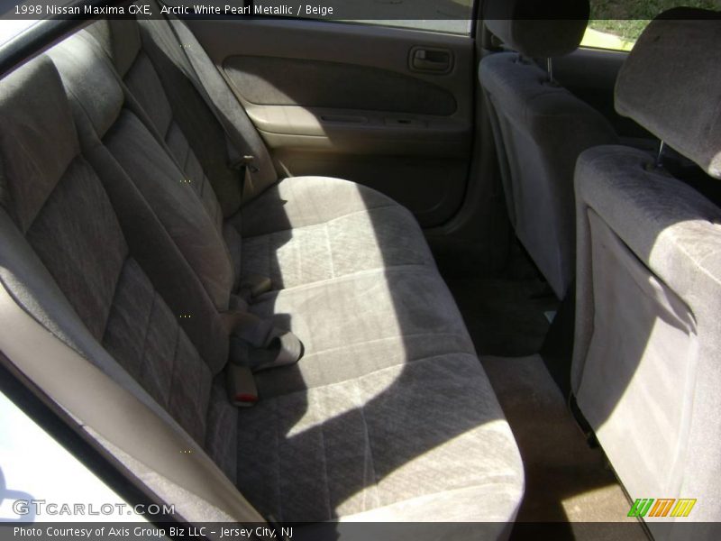 Arctic White Pearl Metallic / Beige 1998 Nissan Maxima GXE