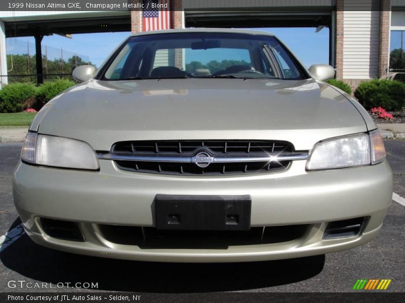 Champagne Metallic / Blond 1999 Nissan Altima GXE