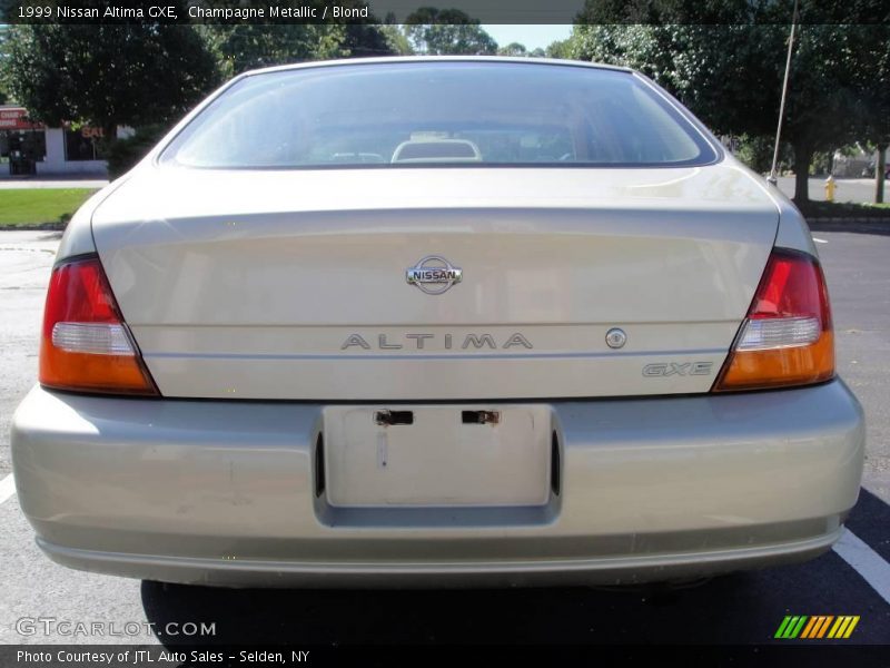 Champagne Metallic / Blond 1999 Nissan Altima GXE