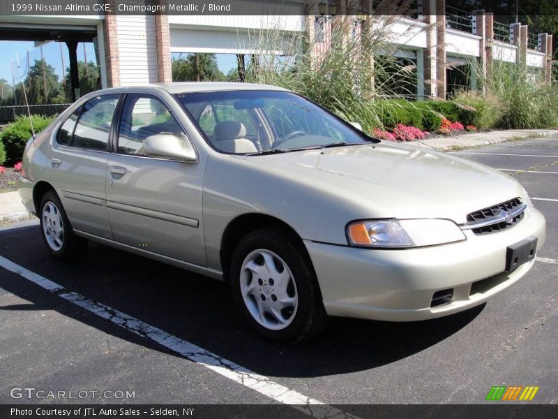 Champagne Metallic / Blond 1999 Nissan Altima GXE