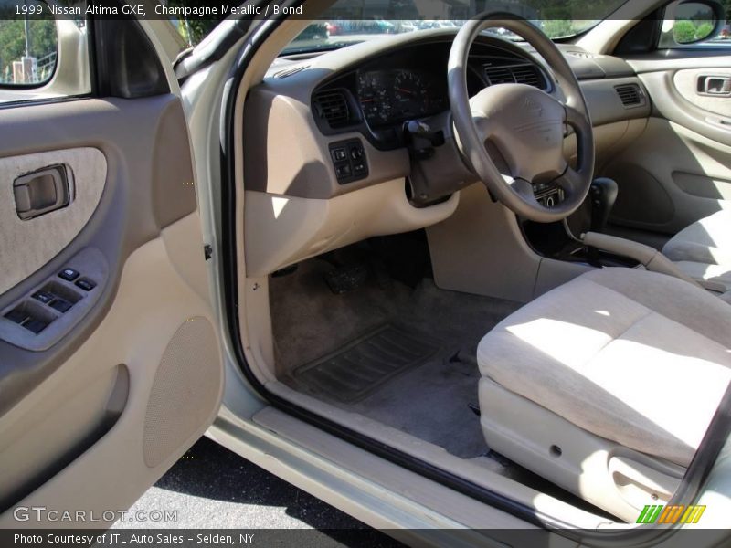 Champagne Metallic / Blond 1999 Nissan Altima GXE