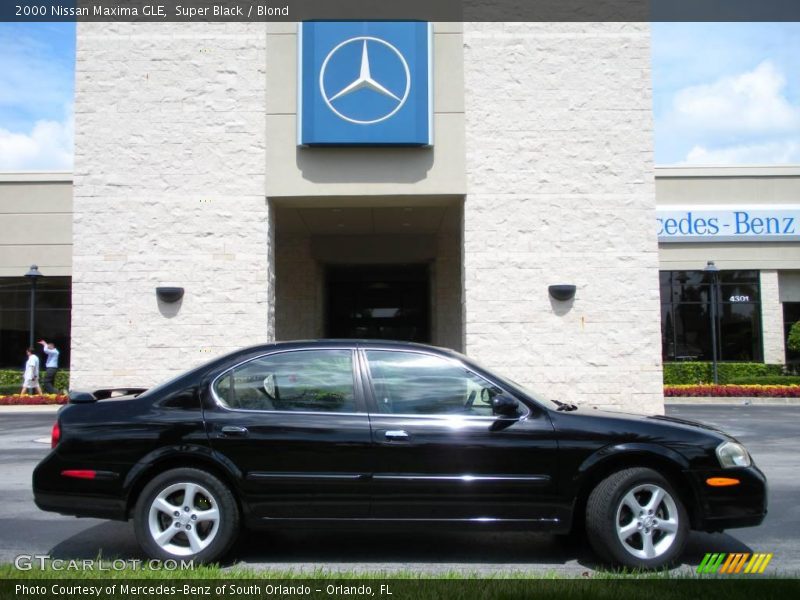 Super Black / Blond 2000 Nissan Maxima GLE