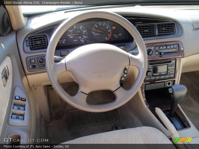 Champagne Metallic / Blond 1999 Nissan Altima GXE