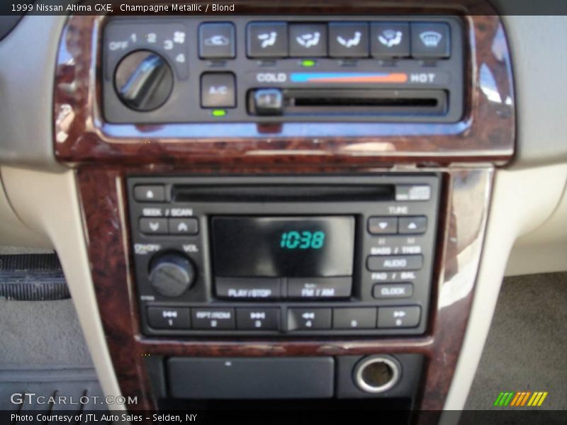 Champagne Metallic / Blond 1999 Nissan Altima GXE