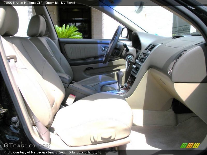 Super Black / Blond 2000 Nissan Maxima GLE