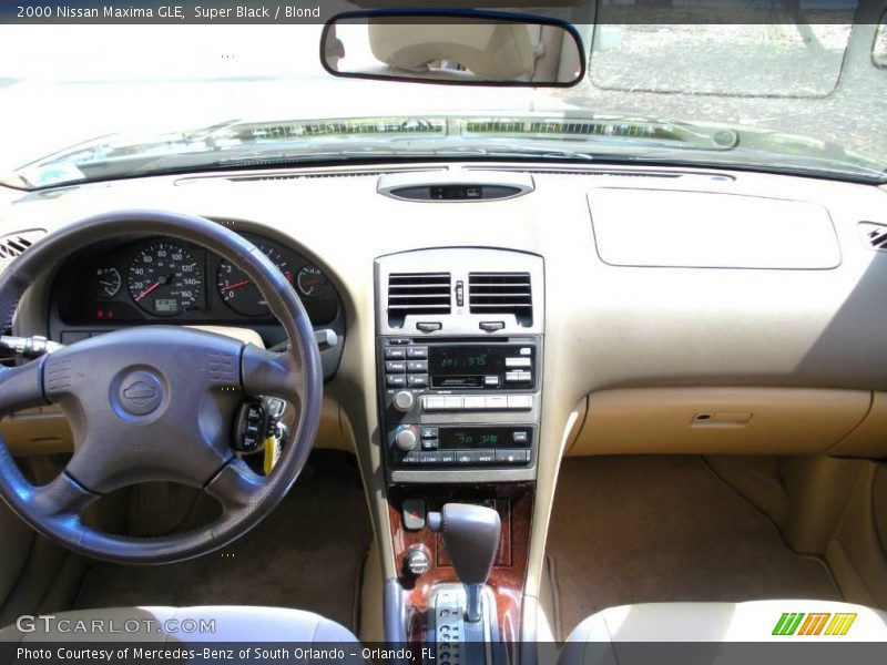 Super Black / Blond 2000 Nissan Maxima GLE