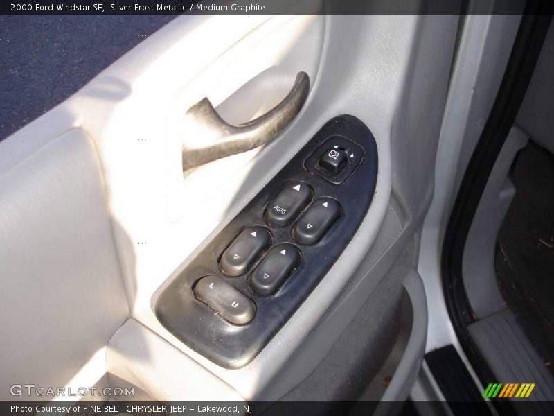 Silver Frost Metallic / Medium Graphite 2000 Ford Windstar SE