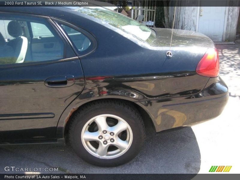 Black / Medium Graphite 2003 Ford Taurus SE